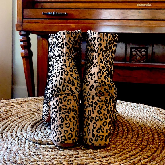 High heel cheetah booties - Picture 2 of 4